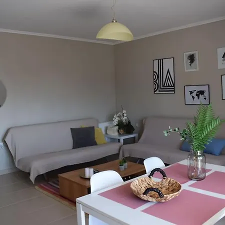 Sea View Apartment *